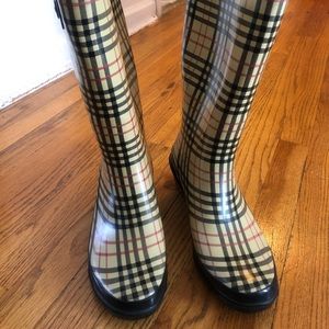 Plaid wedge rain boots